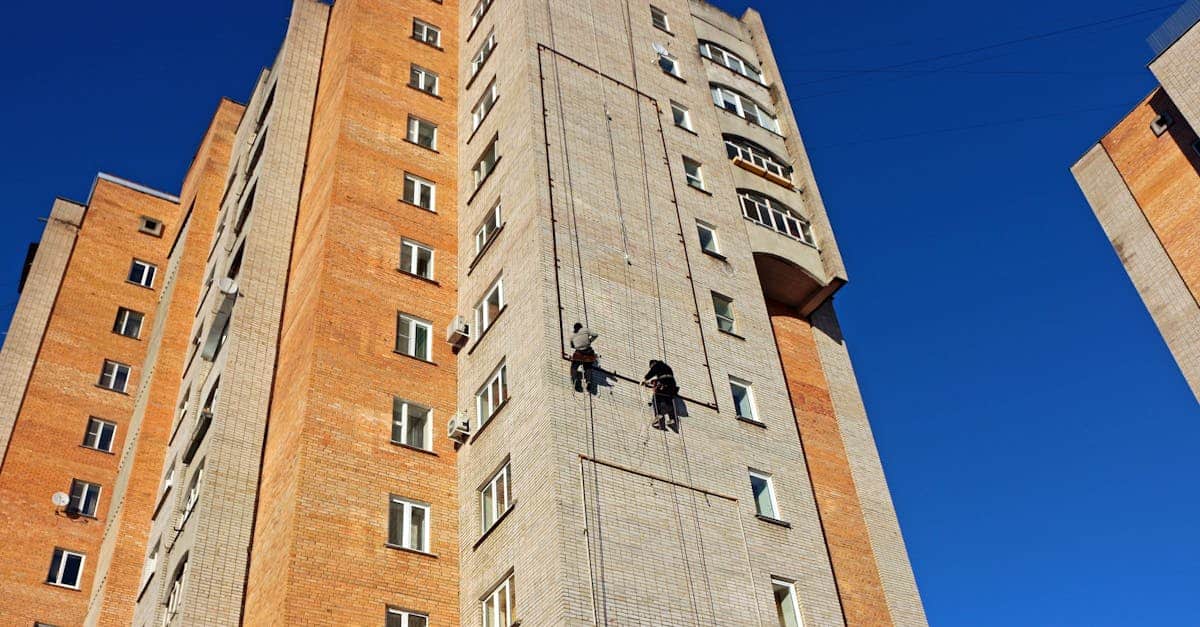 découvrez nos services professionnels de maintenance de façade, garantissant l'esthétique et la longévité de vos bâtiments. profitez d'un entretien régulier pour préserver l'intégrité de vos murs extérieurs et améliorer l'attrait visuel de vos espaces.